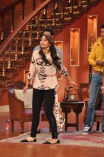 Sonakshi Sinha on the sets of Comedy Nights with Kapil in Mumbai on 4th Dec 2013